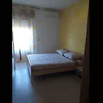 Bed & Breakfast Spacious Triple A Stones Throw From The Sea
