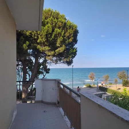 Spacious Triple A Stones Throw From The Sea Pineto