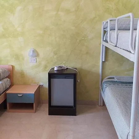 Spacious Triple A Stones Throw From The Sea Pineto