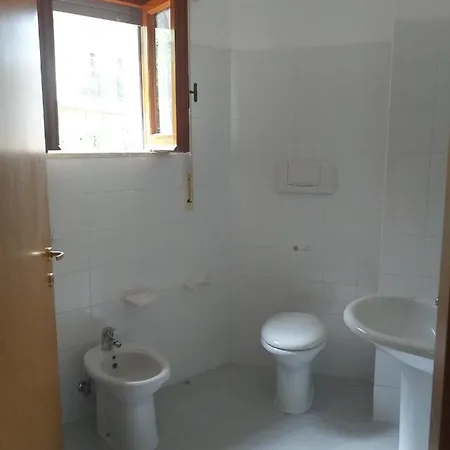 Bed & Breakfast Spacious Triple A Stones Throw From The Sea