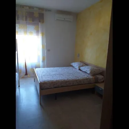 Bed & Breakfast Spacious Triple A Stones Throw From The Sea