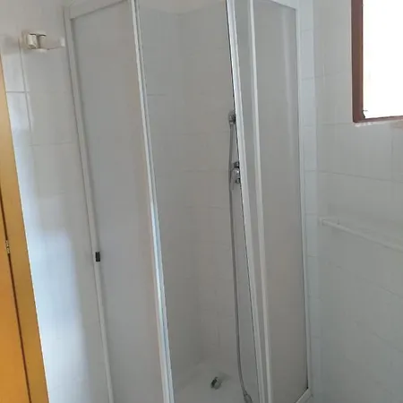 לינה וארוחת בוקר Spacious Triple A Stones Throw From The Sea 3*