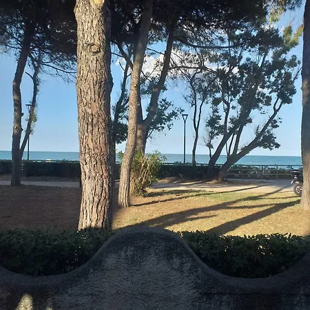 Spacious Triple A Stones Throw From The Sea לינה וארוחת בוקר פינטו