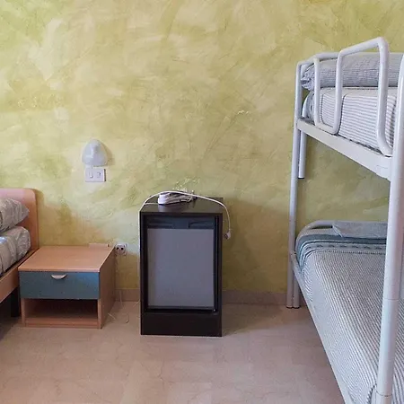 Bed and breakfast Spacious Triple A Stones Throw From The Sea Pineto