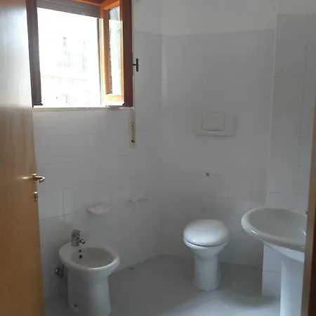 Spacious Triple A Stones Throw From The Sea Bed & Breakfast