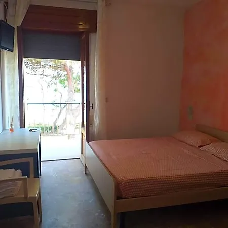 Spacious Triple A Stones Throw From The Sea 3*