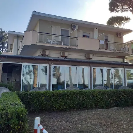 Spacious Triple A Stones Throw From The Sea Pineto