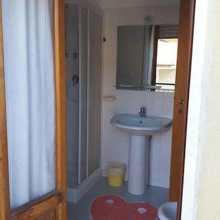 Spacious Triple A Stones Throw From The Sea Bed & Breakfast Pineto