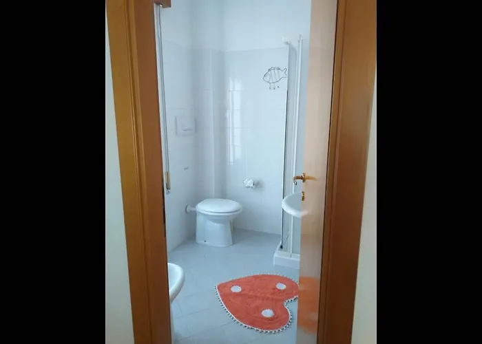 Spacious Triple A Stones Throw From The Sea 住宿加早餐酒店 3*